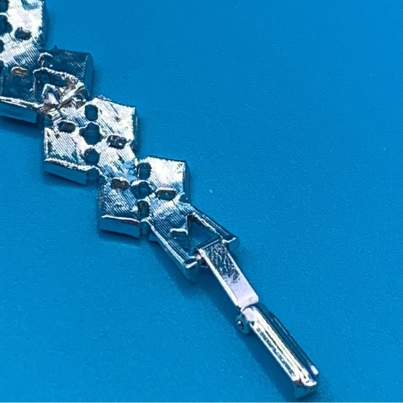SALE! 3for$15 Vintage Rhinestone Bracelet 7.5” Silver Tone Fold over clasp - Picture 6 of 8